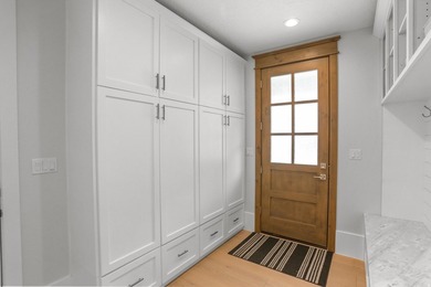 Nestled in a private, exclusive area of southeast Mapleton, this - photo 31