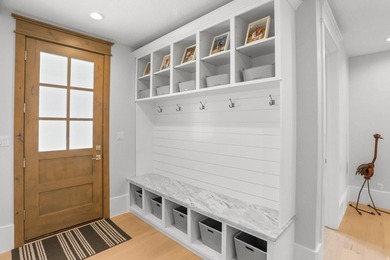 Nestled in a private, exclusive area of southeast Mapleton, this - photo 32