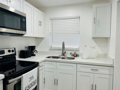 Very beautiful 2 bedroom 2 bathroom condo completely updated - photo 3