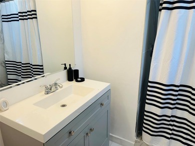 Very beautiful 2 bedroom 2 bathroom condo completely updated - photo 8