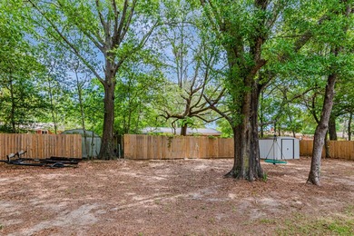 Completely Remodeled & Ready for Your Family in Valparaiso! - photo 46
