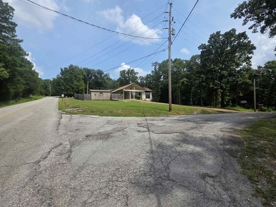 This is a Super-cute home with 2-bedrooms and 1 and a half - photo 4