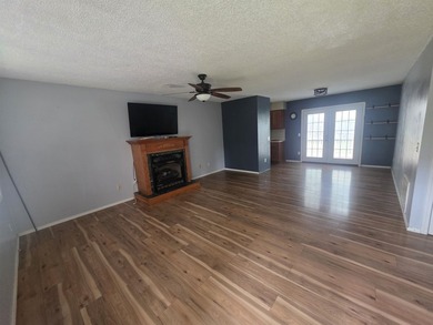 This is a Super-cute home with 2-bedrooms and 1 and a half - photo 8