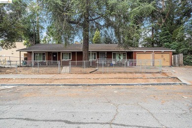 Oakland Duplex. Good bones with room for some finishing touches - photo 2