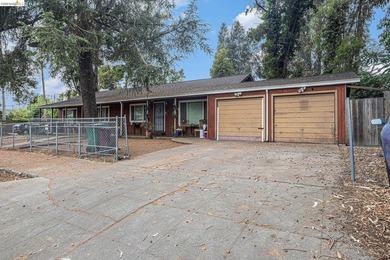 Oakland Duplex. Good bones with room for some finishing touches - photo 7