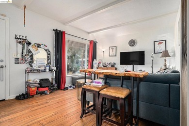 Oakland Duplex. Good bones with room for some finishing touches - photo 10