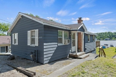 2 bed, 1.5 bath year round cottage on 240 acre, Spring Fed Long - photo 5
