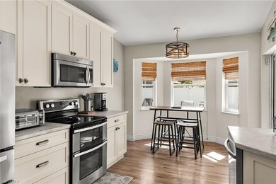 Ideally situated just moments from Mackle Park, this beautifully - photo 7