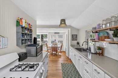 2 bed, 1.5 bath year round cottage on 240 acre, Spring Fed Long - photo 9