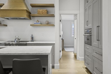 Located in Portland's desirable Eastern Waterfront, this