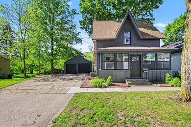 Welcome to 734 E. Green Street, a beautifully renovated - photo 1