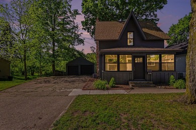 Welcome to 734 E. Green Street, a beautifully renovated - photo 2