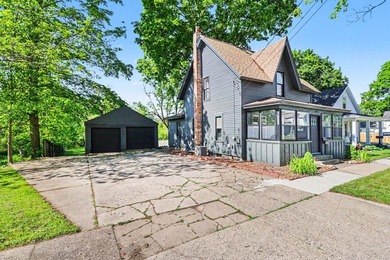 Welcome to 734 E. Green Street, a beautifully renovated - photo 4