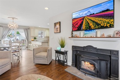 Welcome to this beautiful Colonial located in the heart of - photo 18