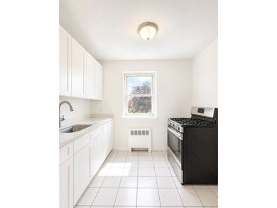 Welcome to this charming, sun-filled second-floor 1-bedroom - photo 4