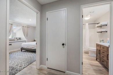 Beautifully updated and fully furnished, large 1 bed, 1 bath - photo 7