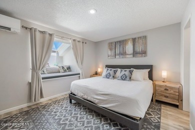 Beautifully updated and fully furnished, large 1 bed, 1 bath - photo 8