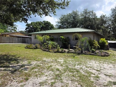 Are you looking for the perfect starter home? Check out this 2/1 - photo 4