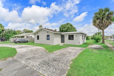 This income-producing duplex presents a fantastic opportunity - photo 2