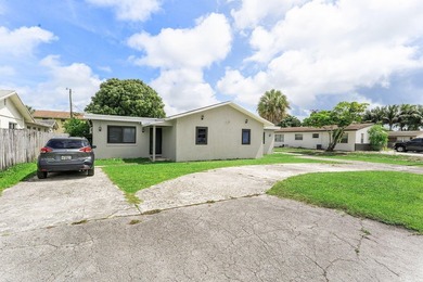 This income-producing duplex presents a fantastic opportunity - photo 3