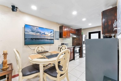 This income-producing duplex presents a fantastic opportunity - photo 9