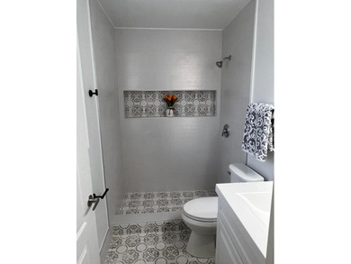 Beautiful, bright and spacious first floor corner unit - photo 11