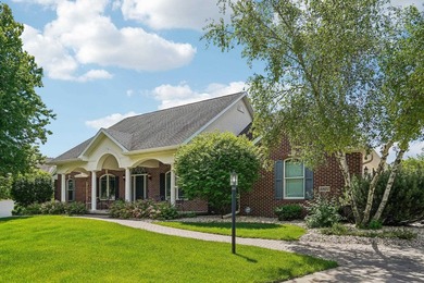 Gorgeous filled with natural light and move in ready, this - photo 3