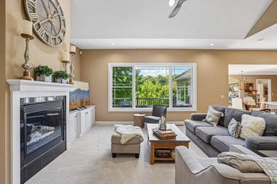 Gorgeous filled with natural light and move in ready, this - photo 10