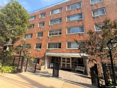 Welcome to 101 Clinton Avenue! This spacious third-floor - photo 1