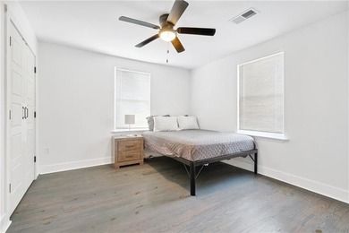 A GEM in Gentilly! Modern 3 bedroom 2 bathroom recent renovation - photo 13