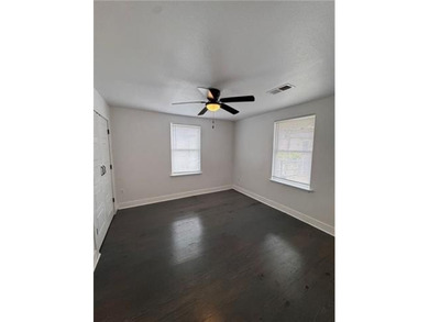 A GEM in Gentilly! Modern 3 bedroom 2 bathroom recent renovation - photo 14