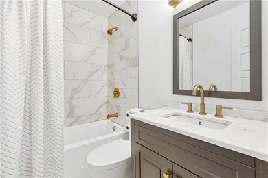 A GEM in Gentilly! Modern 3 bedroom 2 bathroom recent renovation - photo 16