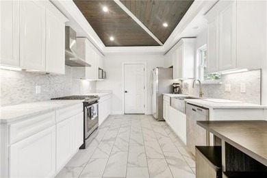 A GEM in Gentilly! Modern 3 bedroom 2 bathroom recent renovation - photo 17