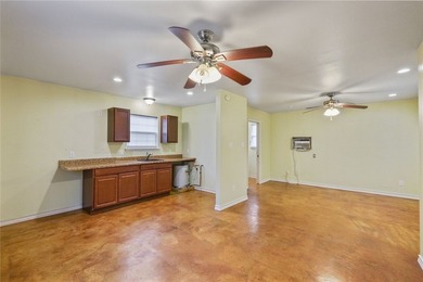 Welcome to this inviting three bedroom, two bathroom home with a - photo 30