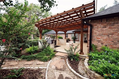 Discover the perfect blend of space, style, and outdoor living - photo 42