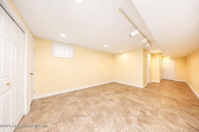 Well-maintained single-family home offering 3 bedrooms and 2 - photo 14