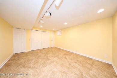 Well-maintained single-family home offering 3 bedrooms and 2 - photo 15