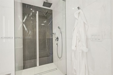 Experience luxury living in this brand-new never lived in,fully - photo 21