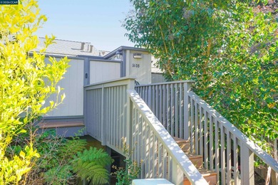 (private lake, pond, coastal) Townhome/Townhouse For Sale in Martinez California