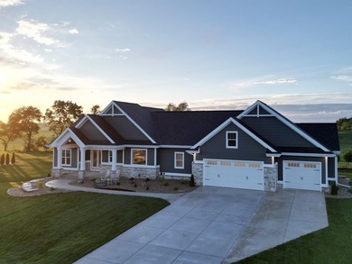Step into this sunlight-filled home with Amish made built-ins - photo 2
