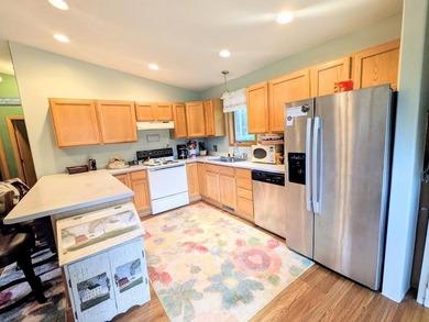 Nestled in a peaceful setting, this well maintained 2 bedroom, 1 - photo 2