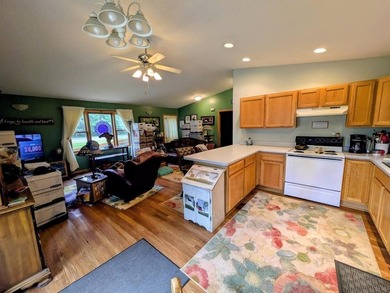 Nestled in a peaceful setting, this well maintained 2 bedroom, 1 - photo 3