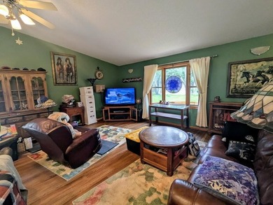 Nestled in a peaceful setting, this well maintained 2 bedroom, 1 - photo 4