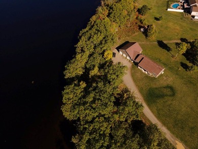End-of-the-road privacy meets stunning riverfront living in this - photo 38