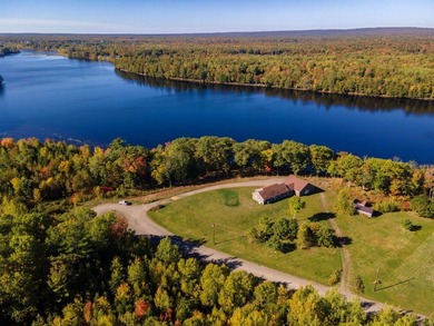 End-of-the-road privacy meets stunning riverfront living in this - photo 45