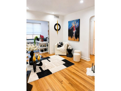 Rarely available, top-floor corner residence at coveted - photo 2