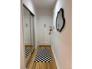 Rarely available, top-floor corner residence at coveted - photo 4