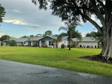 Stunning 5BR 3.5BA Pool home located on the Premier Golf Course - photo 1