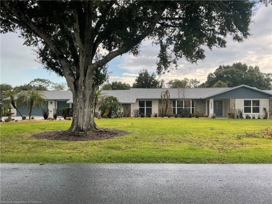 Stunning 5BR 3.5BA Pool home located on the Premier Golf Course - photo 3