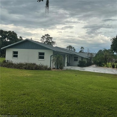 Stunning 5BR 3.5BA Pool home located on the Premier Golf Course - photo 4